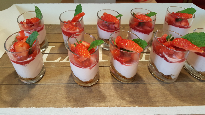 Verrine mascarpone fraise & coulis framboise